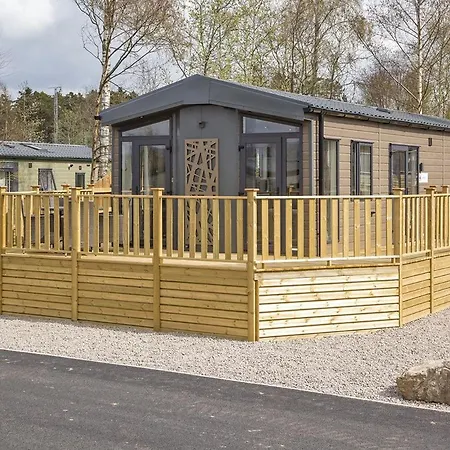 Ξενοδοχείο Flusco Wood