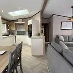 Flusco Wood מלון